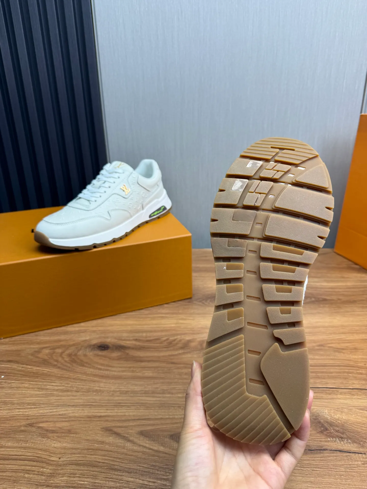 Men's shoes 💰460💰 LOUIS VUITTON [Luden Yiwei] Brand new trendy Lv is on the market 🎁, casual and fashionable men's shoes 👟 Original version shipped 1:1✅ The upper is made of imported brand leather + sheepskin lining, the original wear-resistant rubber outsole, the version is simple and elegant, exclusive for trendy men. 38-44